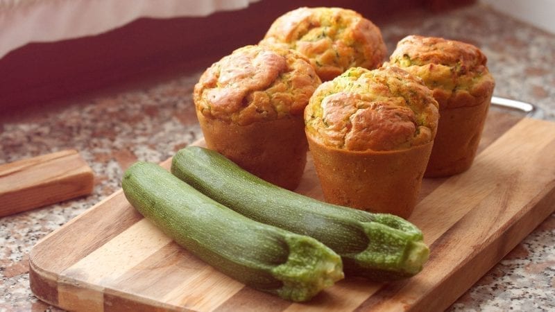 4 Zucchini-Muffins, 2 Zucchini