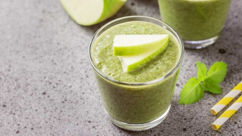 gruener smoothie mit matcha