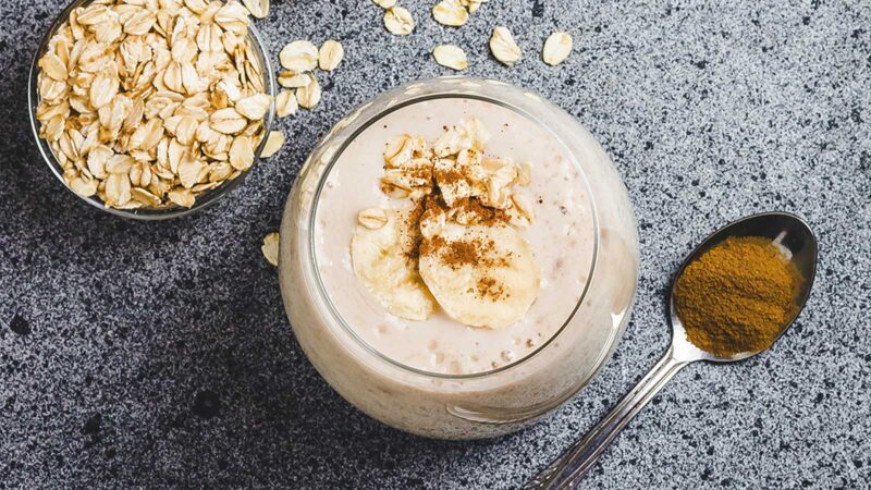 maca smoothie mit banane und hanfprotein