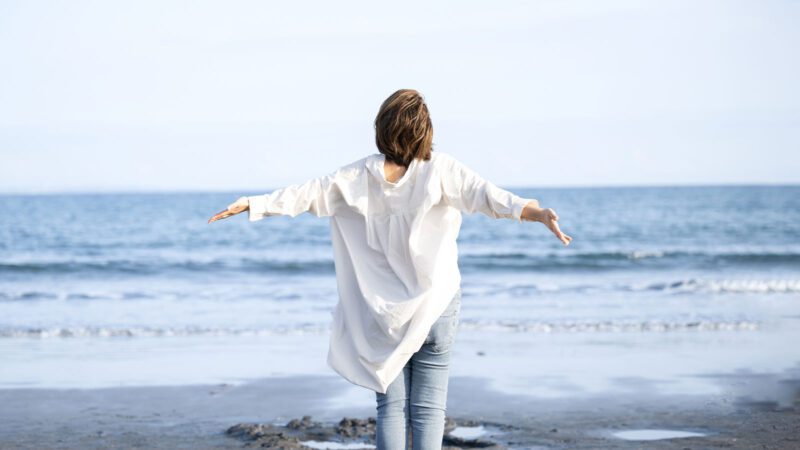 eine Frau am Strand