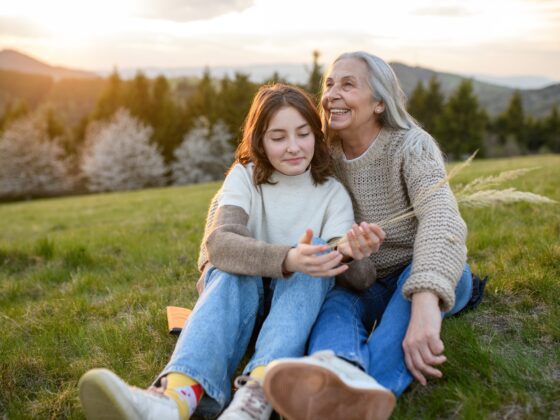 Oma und Enkeltochter